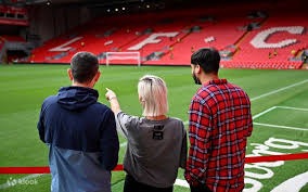 46分钟 下半场比赛在埃兰路球场继续进行，双方均未做出换人调整。 利兹联0比0曼联 来源：The United Stand